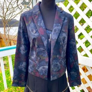 ROZ & ALI Floral Blazer w/ Faux Front Pockets and Buttons Down Front. Beautiful!